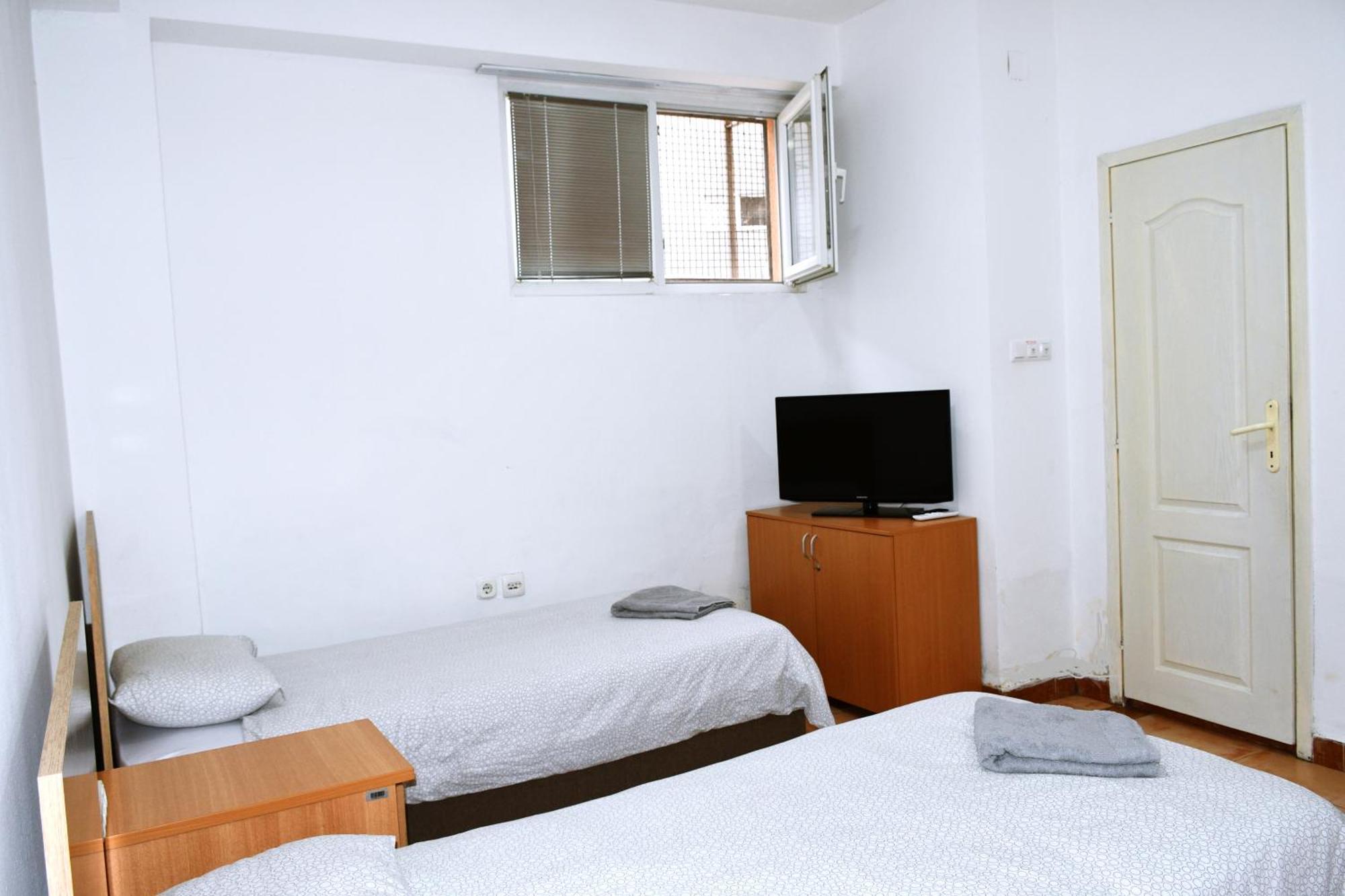 Sani Suteren Apartment Skopje Bagian luar foto