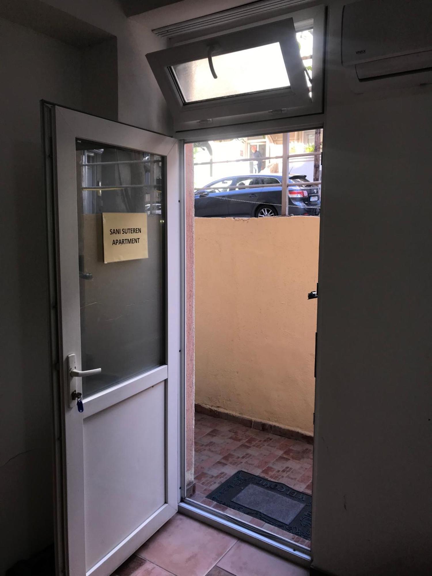 Sani Suteren Apartment Skopje Bagian luar foto