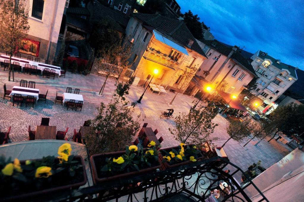 Sani Suteren Apartment Skopje Bagian luar foto
