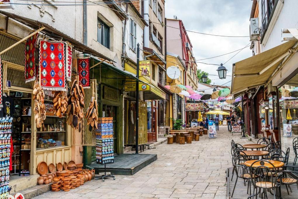 Sani Suteren Apartment Skopje Bagian luar foto
